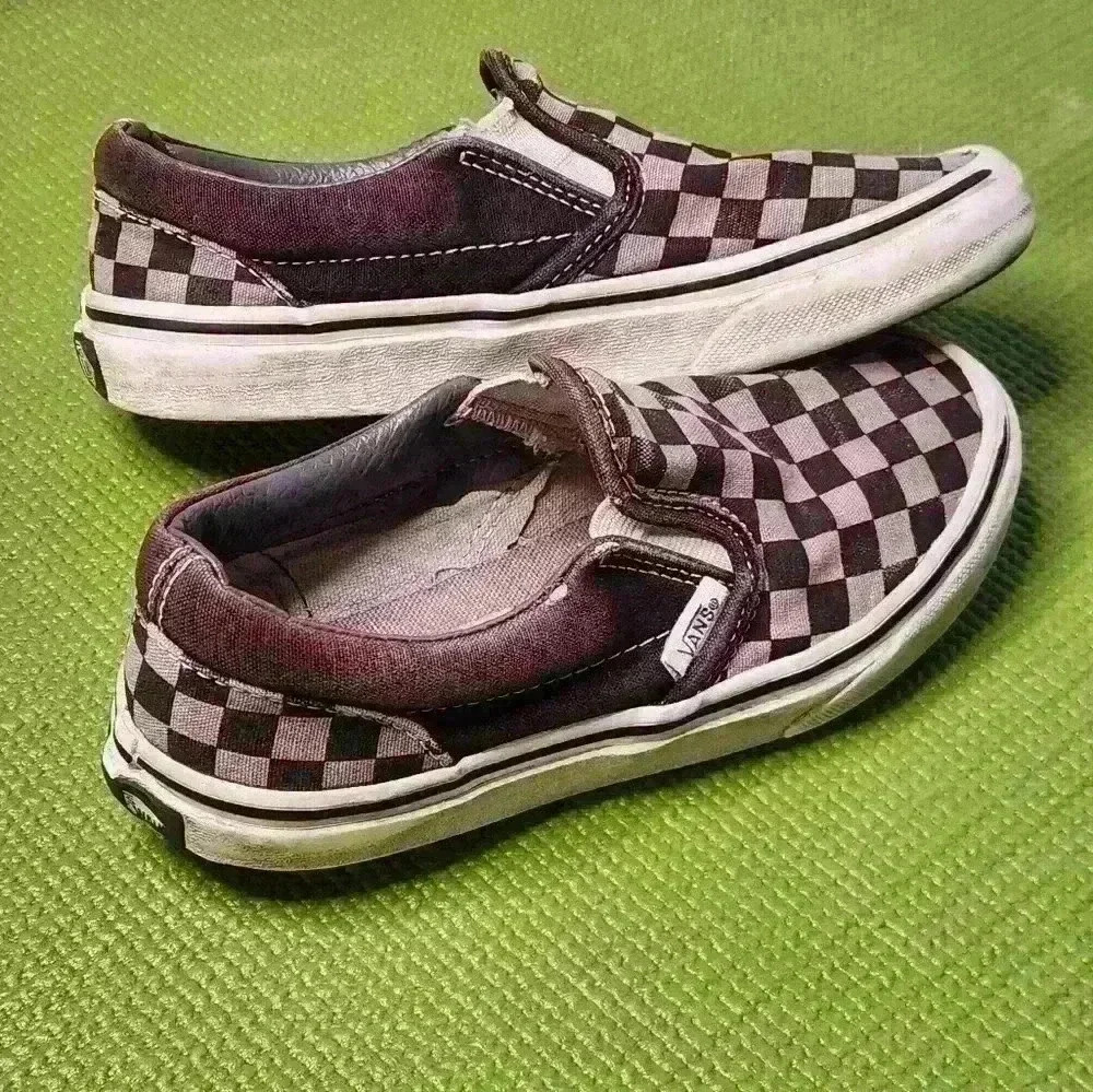 Vans Kids Brown and Black Checkered Casual Slip On Skateboard Shoes Size 1.5